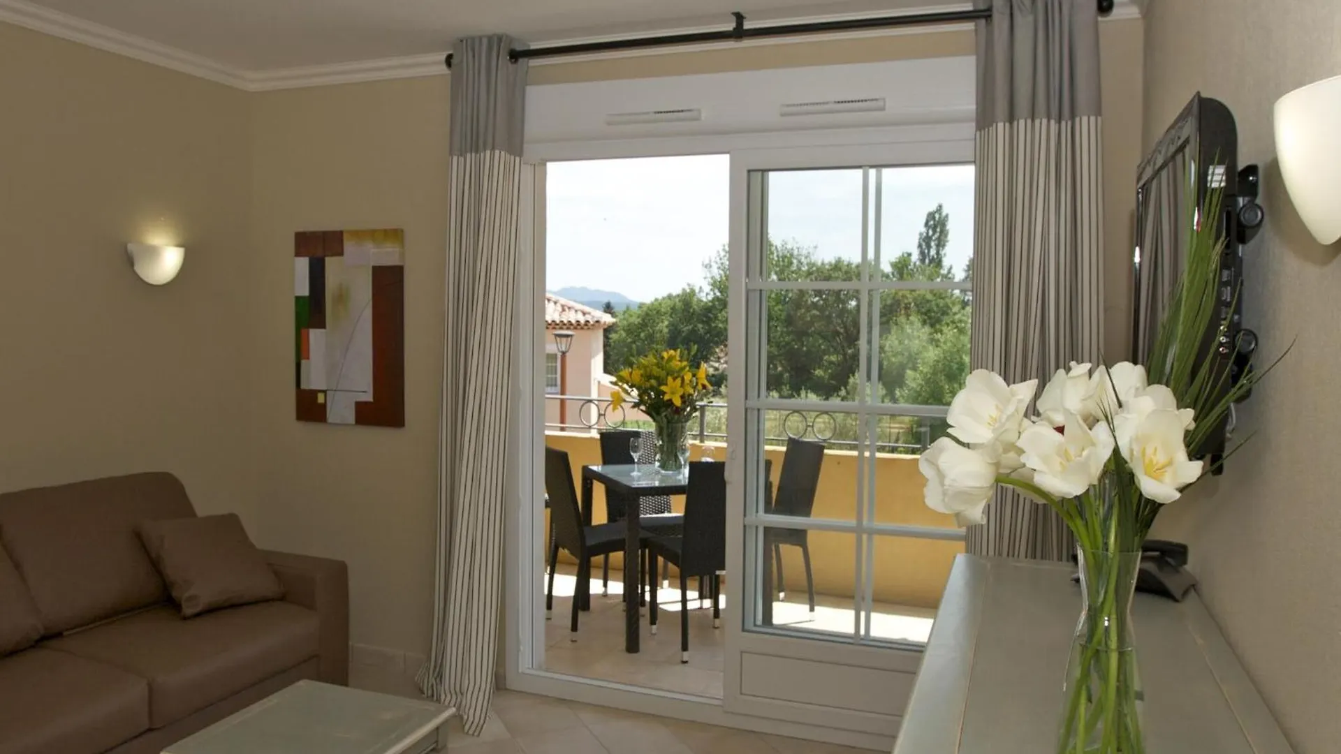 Neat Apartment With Dishwasher Callian  France